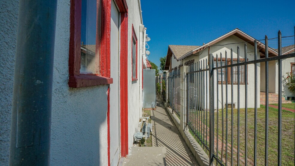 More Photos Of 1462 W 53rd St, Los Angeles Apartments For Sale