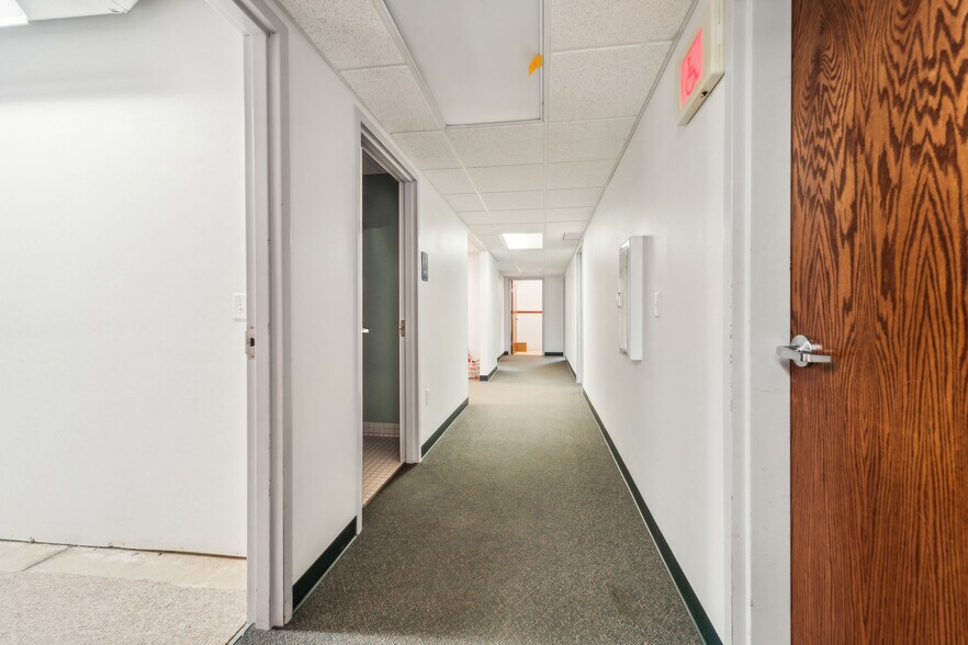 More Photos Of 952 S Park Ave, Fond Du Lac Medical For Sale