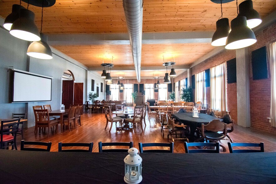 More Photos Of 322 E Don Tyler Ave, Dewey Storefront For Sale