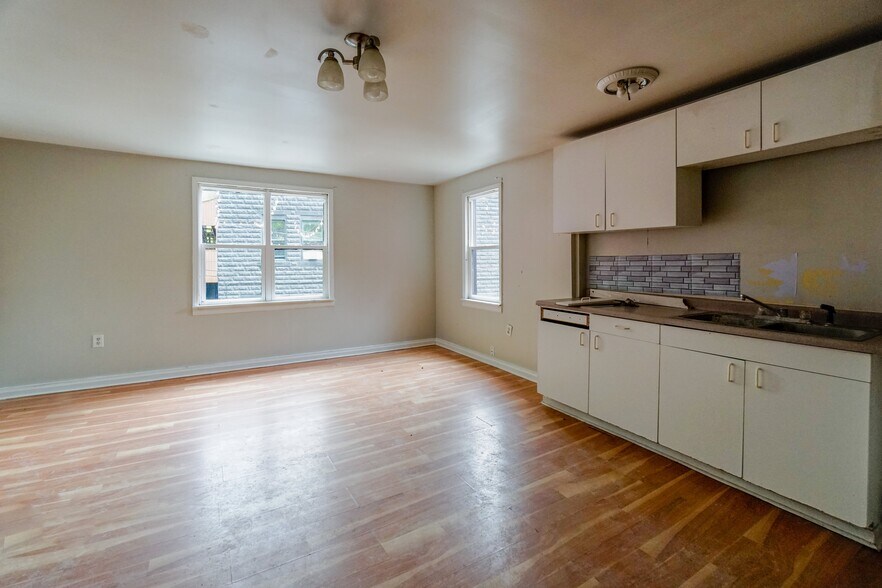 More Photos Of 117 Nippersink Rd, Fox Lake Apartments For Sale