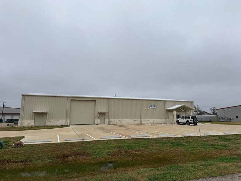 Primary Photo Of 5936 Imperial Loop, College Station Industrial For Lease