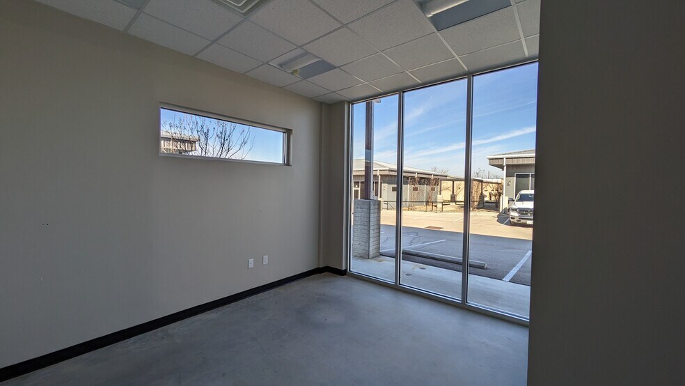 More Photos Of 706 Leander Dr, Leander Unknown For Lease