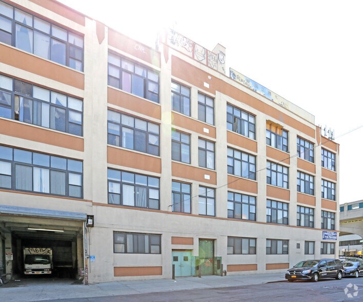 More Photos Of 33-01 Queens Blvd, Long Island City Warehouse For Lease