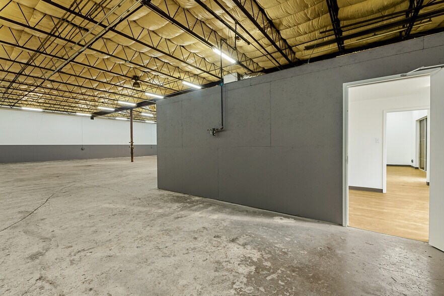 More Photos Of 1053 Grubb St, San Antonio Service For Sale