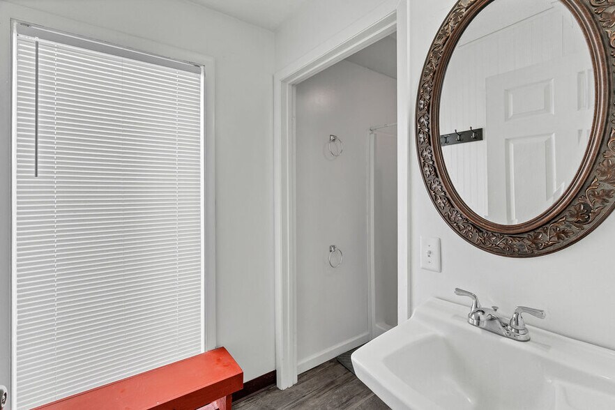 More Photos Of 973 W Main St, Abingdon Specialty For Sale