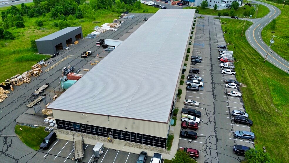 More Photos Of 3 Liebich Ln, Clifton Park Warehouse For Lease