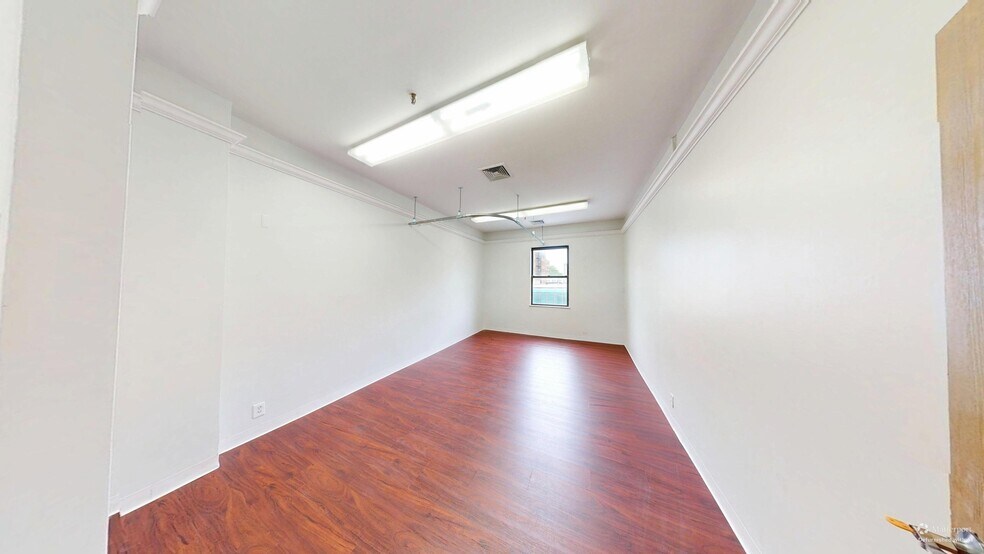 More Photos Of 2625 E 14th St, Brooklyn Office For Lease