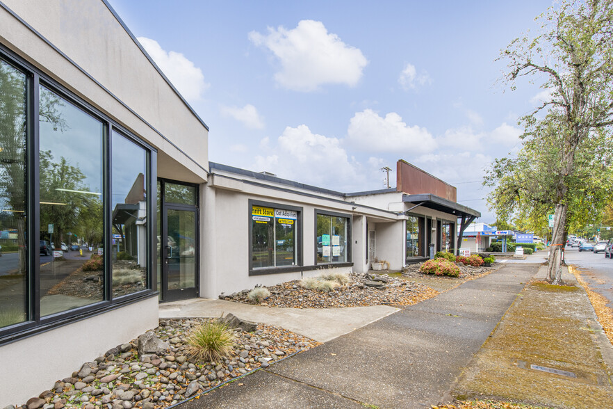 Primary Photo Of 960-990 Commercial St SE, Salem Storefront For Lease