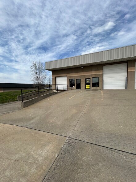 Primary Photo Of 1201-1221 NW Pamela Blvd, Grain Valley Warehouse For Lease