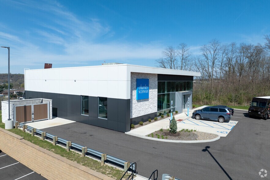 More Photos Of 4141 Heritage Center Dr, Copley Freestanding For Sale