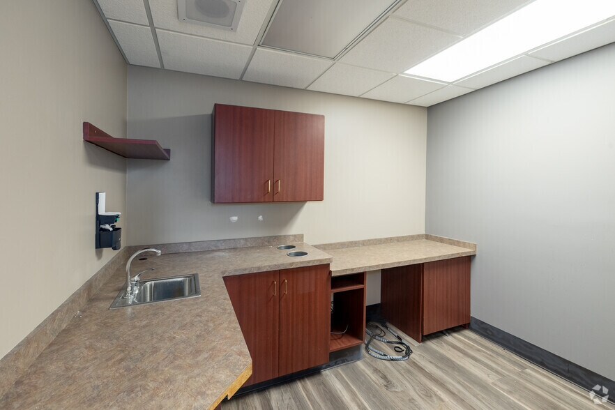 More Photos Of 2828 E State Blvd, Fort Wayne Medical For Sale