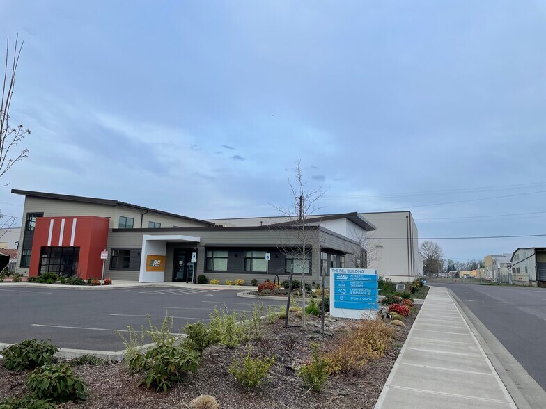 More Photos Of 1025 2nd St NW, Salem Medical For Sale
