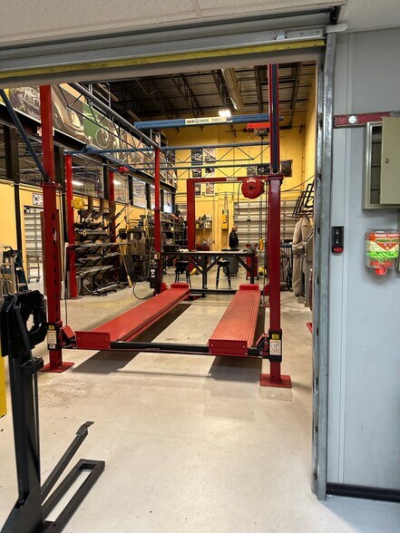 More Photos Of 14930 Corporate Rd S, Jupiter Warehouse For Sale