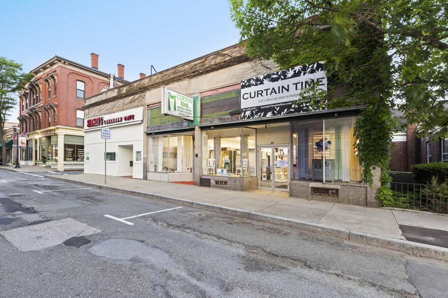 Primary Photo Of 367 Main St, Stoneham Storefront For Sale