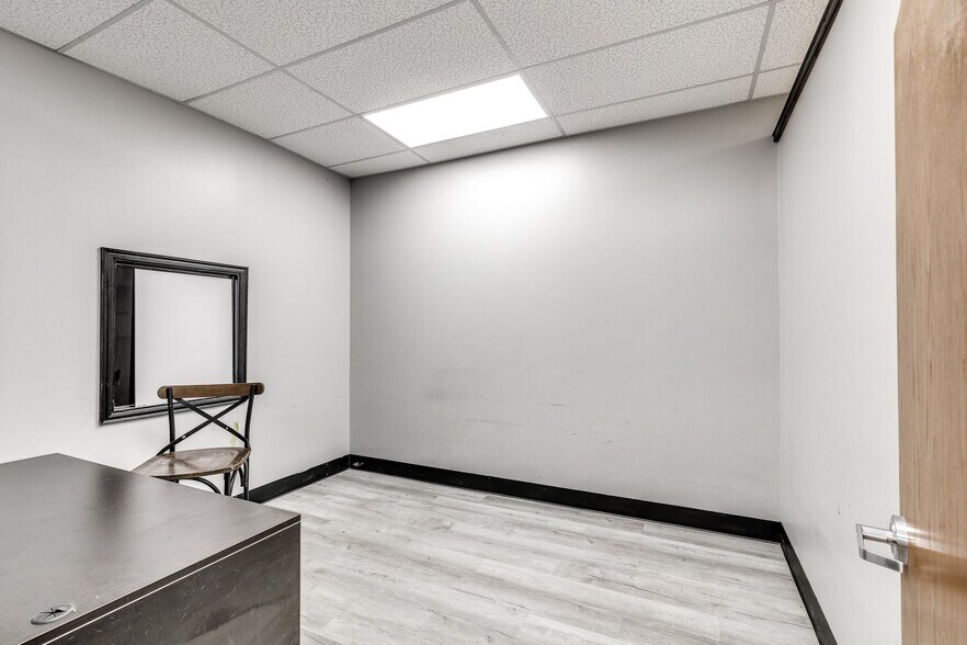 More Photos Of 115 N Mustang Rd, Mustang Unknown For Lease