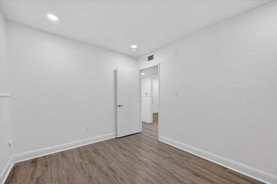 More Photos Of 28-40 E Minarets Ave, Pinedale Medical For Lease