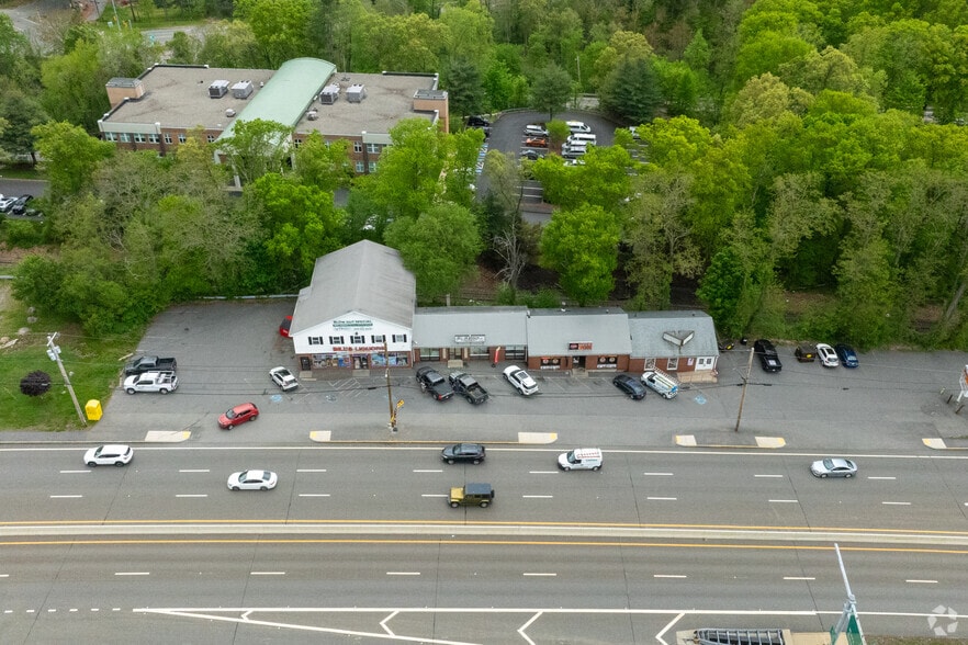 More Photos Of 3-11 Turnpike Rd, Southborough Storefront Retail Office For Lease