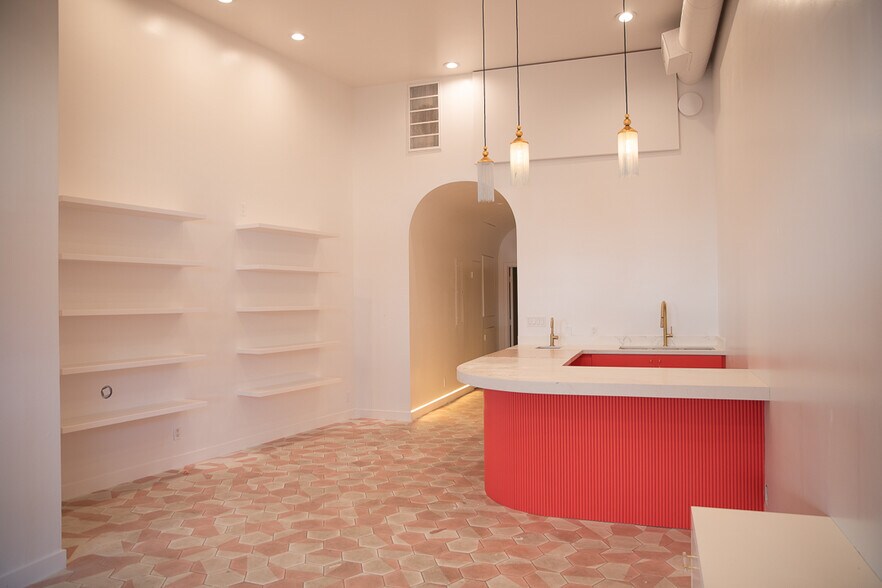 More Photos Of 70-72 Windward Ave, Venice General Retail For Lease