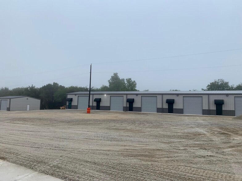 More Photos Of 1011 Upper Denton Rd, Weatherford Warehouse For Lease