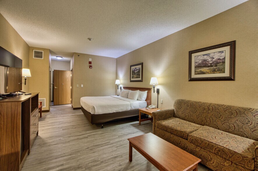 More Photos Of 7860 6th St, Wellington Hotel For Sale