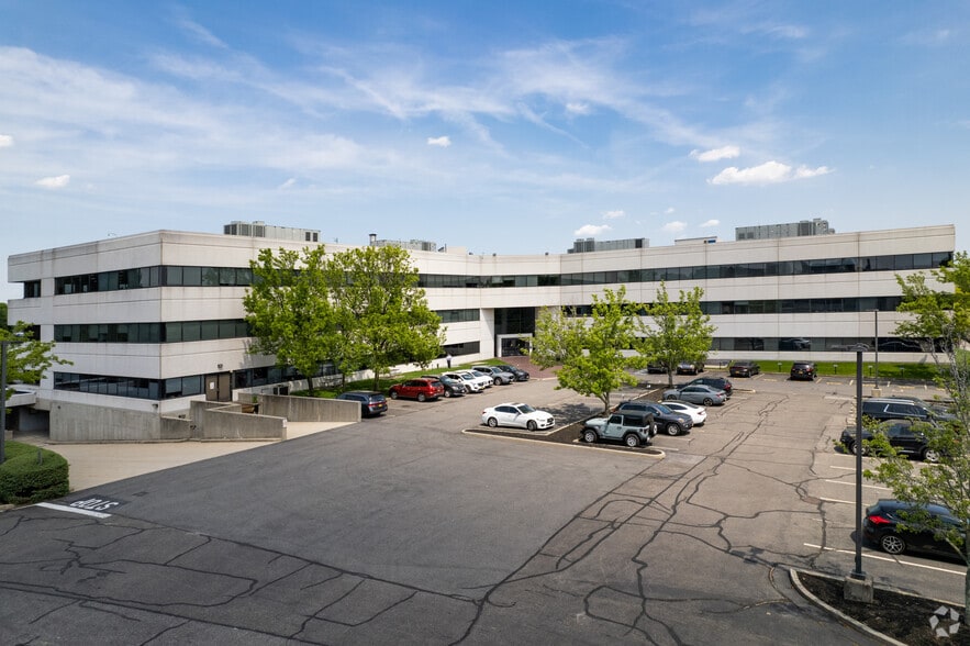 More Photos Of 145 Pinelawn Rd, Melville Office For Lease