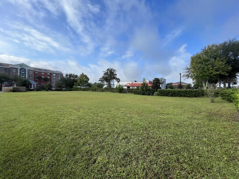 More Photos Of 1350 Saxon Blvd, Orange City Land For Lease
