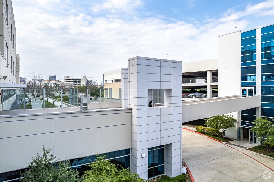 More Photos Of 11970 N Central Expy, Dallas Medical For Lease