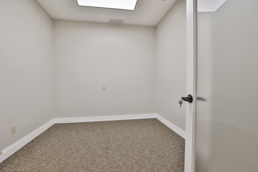 More Photos Of 340 S Fillmore St, Edwardsville Office For Lease