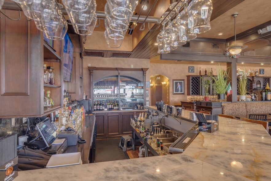 More Photos Of 2060-2084 NE 2nd St, Deerfield Beach General Retail For Sale