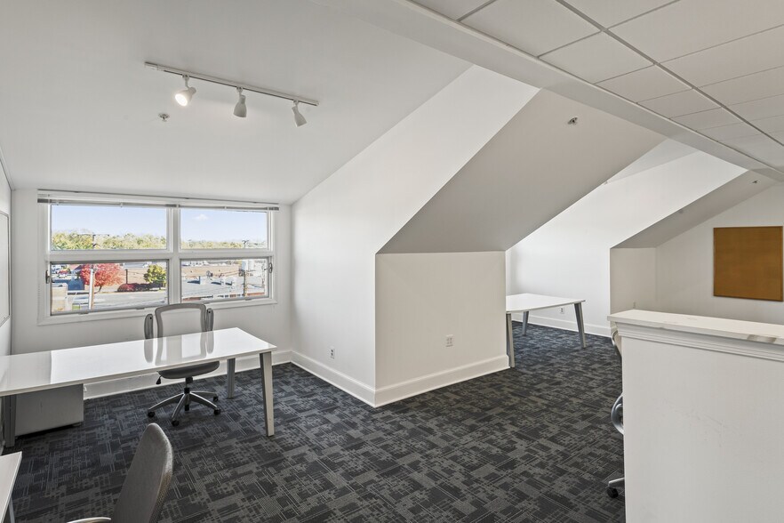 More Photos Of 602 S King St, Leesburg Medical For Sale
