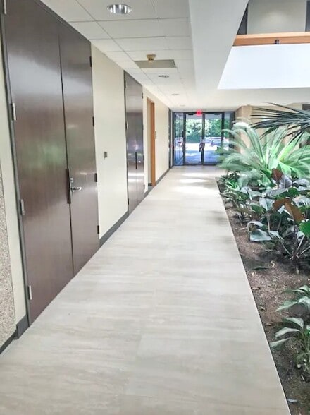 More Photos Of 2202 Timberloch Pl, The Woodlands Office For Lease