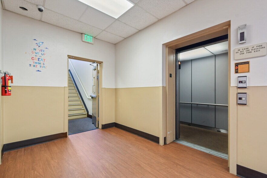 More Photos Of 5165 Adanson St, Orlando Loft Creative Space For Sale