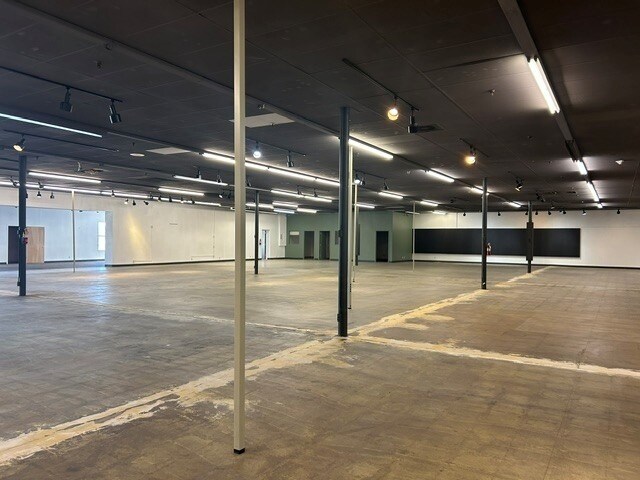 More Photos Of 901 Saint Michaels Dr, Santa Fe Freestanding For Lease