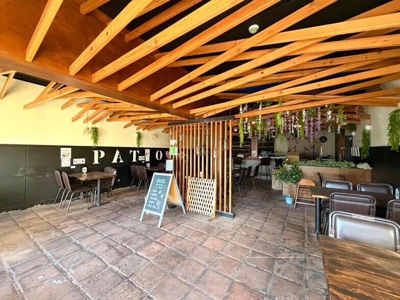 More Photos Of 7455 Melrose Ave, Los Angeles Restaurant For Lease