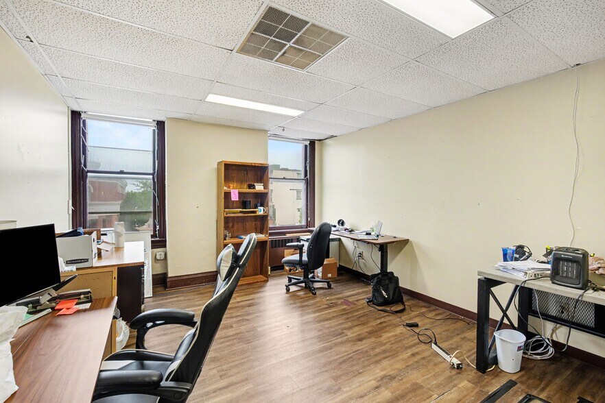 More Photos Of 1002 Monmouth St, Newport Office Residential For Sale