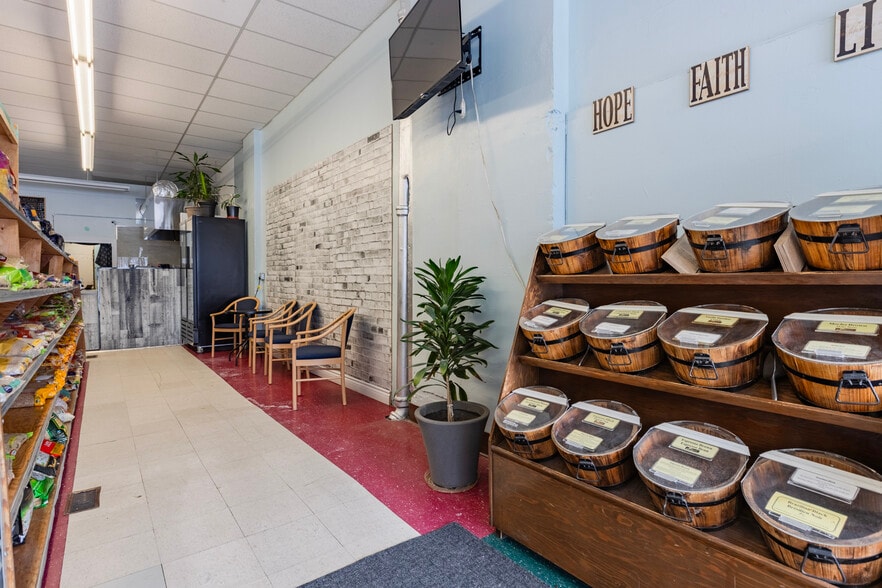 More Photos Of 1099-1101 Wellington St W, Ottawa General Retail For Lease