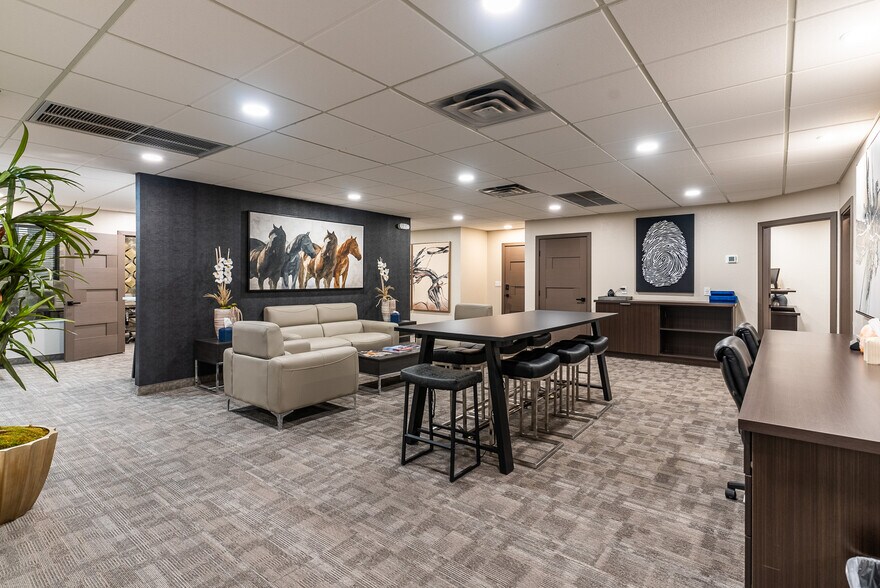 More Photos Of 810 S Casino Center Blvd, Las Vegas Office For Lease