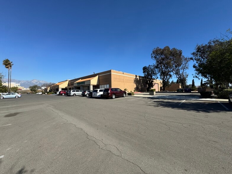 More Photos Of 2401-2455 S Vineyard Ave, Ontario Storefront For Lease