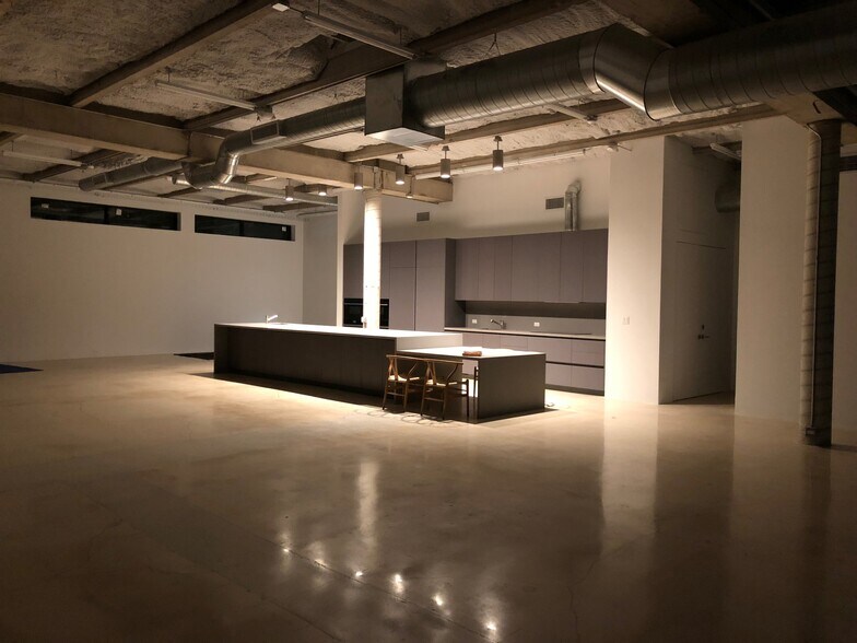 More Photos Of 255 Ne 69th St, Miami Warehouse For Lease