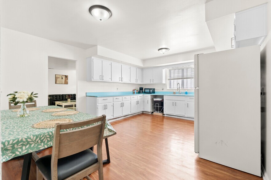 More Photos Of 5700 Bluffton Rd, Fort Wayne Restaurant For Sale