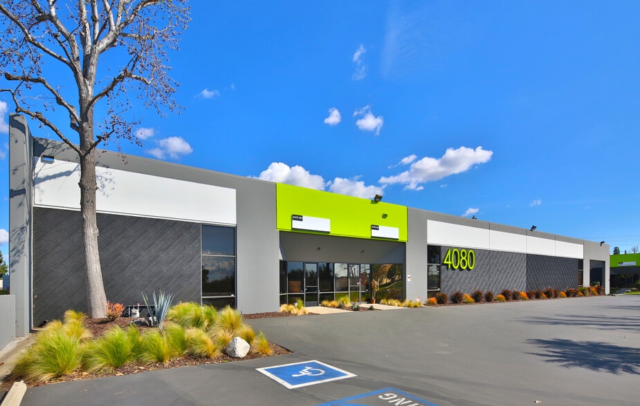 More Photos Of 4040 N Palm St, Fullerton Warehouse For Lease