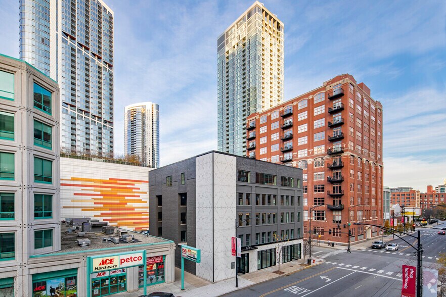 More Photos Of 444 N Orleans St, Chicago Loft Creative Space For Lease