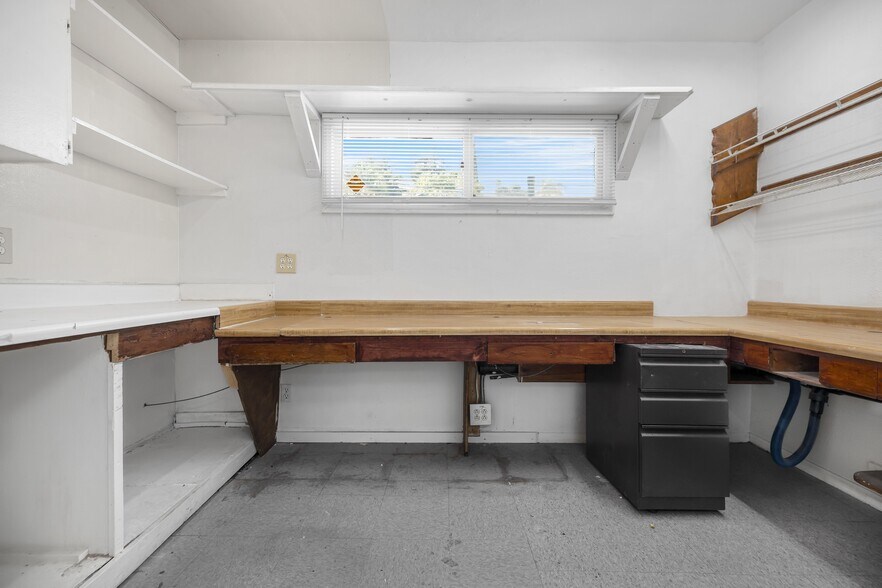 More Photos Of 3325 Barham Blvd, Los Angeles Office For Lease