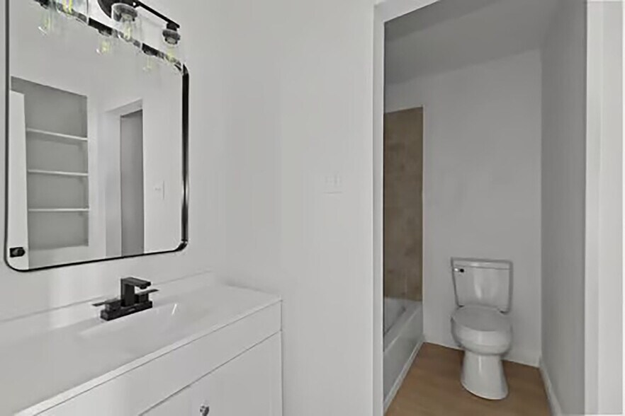 More Photos Of 6840 Fairway Dr, Houston Apartments For Sale