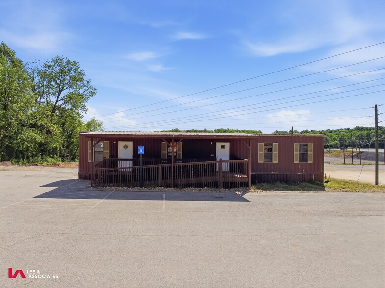 More Photos Of 1364 Candler Rd, Gainesville Truck Terminal For Lease