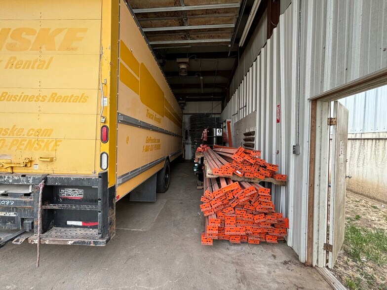 More Photos Of 1302 Rath Ave, Dodge City Distribution For Sale