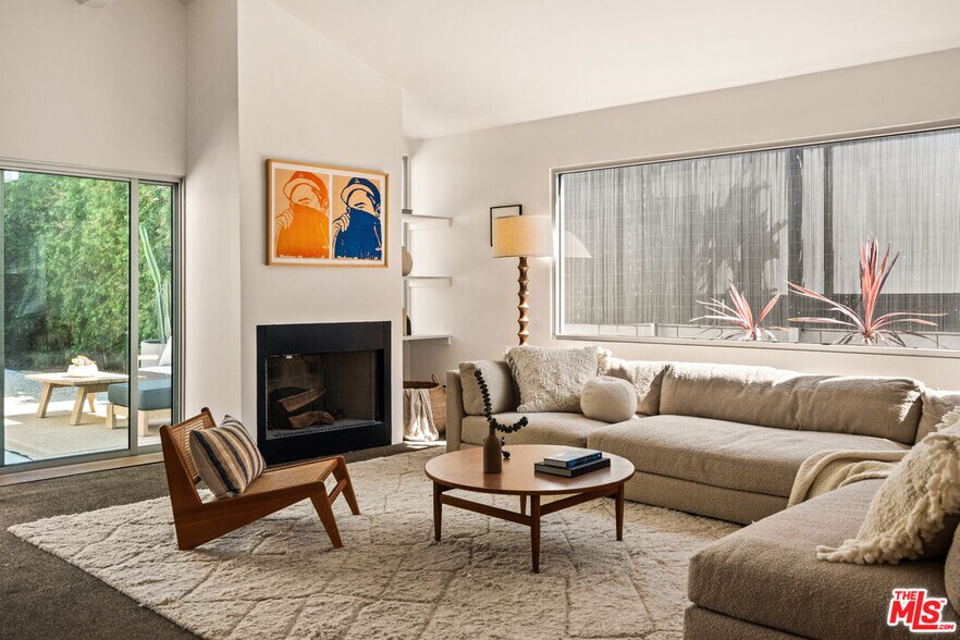 More Photos Of 1076 Palms Blvd, Venice Apartments For Sale