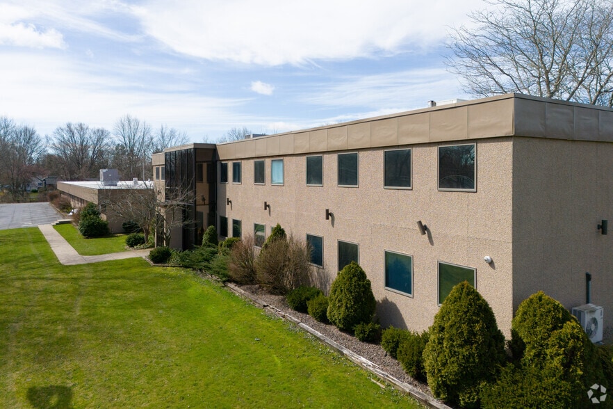 More Photos Of 7290 Nash Rd, North Tonawanda Showroom For Sale