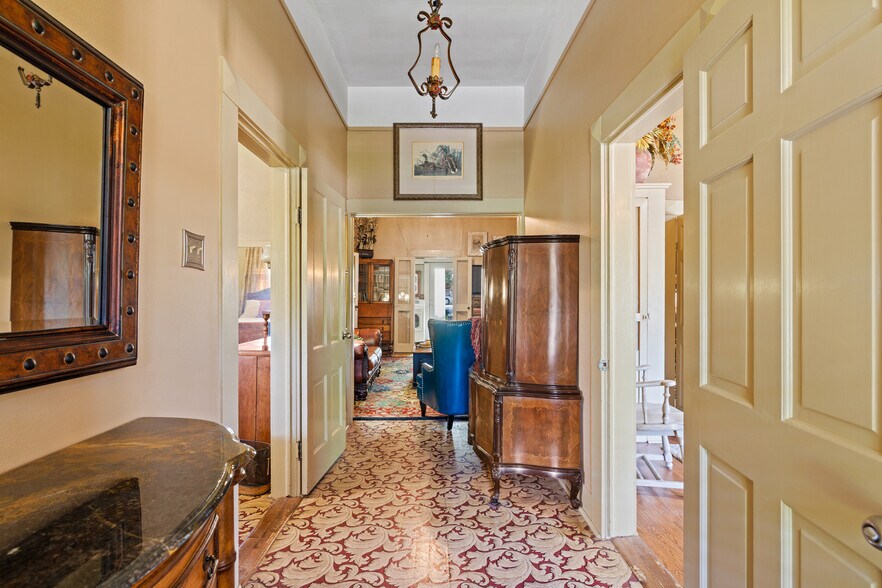 More Photos Of 303 W Austin St, Fredericksburg Office Residential For Sale