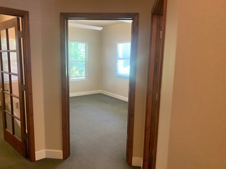 More Photos Of 3675 Lakeside Dr, Reno Office For Lease